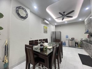 gấp bán nhà mặt phố bát khối giá chỉ 15.2 tỷ sở hữu ngay 66m 5 tầng mặt tiền 4.1m long biên