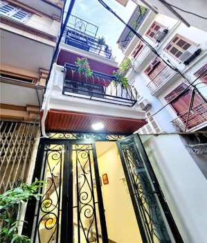 tôi chính chủ bán nhà phố cổ, ngõ nông ba gác. 23mx 5 tầng, sổ đỏ chính chủ 6,4 tỷ có thương lượng