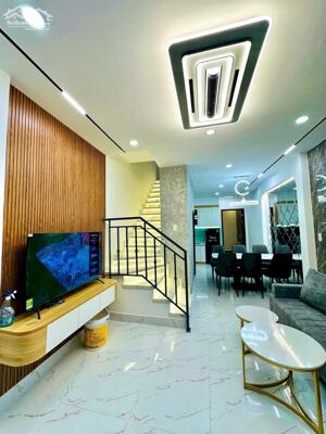 Nhà nội thất tốt, Âu Cơ, P.9, Tân bình, chỗ đậu ô tô, 5.6 tỷ