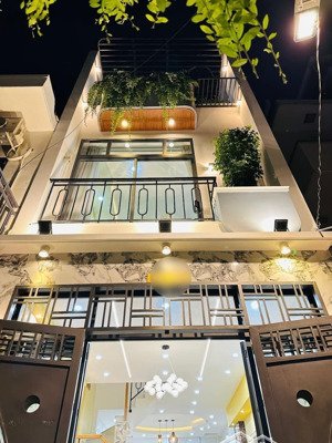 bán nhà riêng tại hoàng hoa thám, phường 5, bình thạnh, dt 63m2 giá 2tỷ350tr, sổ hồng riêng