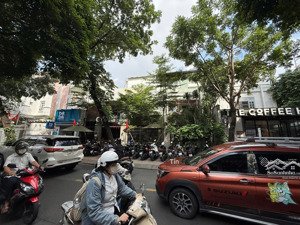 bán nhà ngang 20m góc 2mt đường tân hương,dt:20x20 cn 200m2 giá bán chỉ 50 tỷ