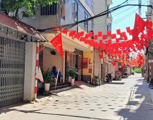 nhà đẹp phú diễn. mặt ngõ, oto tránh, dừng đỗ, vào nhà. gần phố, kinh doanh tốt.