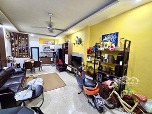 bán nhà cầu giấy, dt48m, mt4,5m, nhà đẹp, ngõ thông, gần phố, gần ô tô.