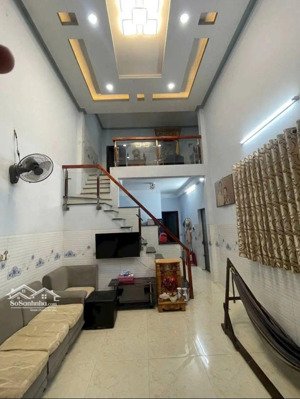 giá siêu hot nhà 2 tầng chỉ với 2tỷ240 ở đường thành thái, q10. gần đh hoa sen. sổ riêng chính chủ