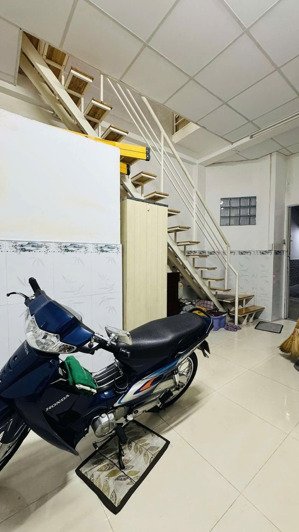 3 tầng- sát mt- hẻm xh thông- căn góc 4.3 x 13m- 3pn- phan đình phùng q.pn- 12,8 tỷ