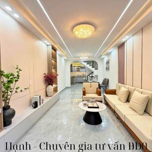 hoè thị - nhà đẹp - ô tô đỗ - nở hậu - 6 tỷ