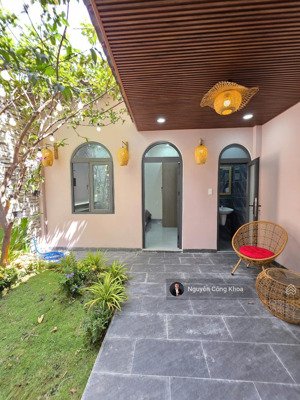 bán nhà có 2 phòng khách, 5 phòng ngủ, sân ô tô, gần aeon mall 1,5km, p.thuận giao, tp.thuận an