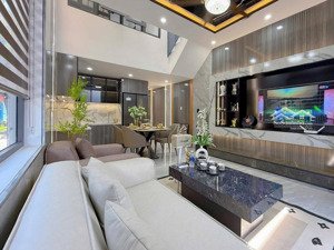 rẻ vô địch! sát hồ văn chương. ôtô sát cửa. trung tâm đống đa. đầy đủ công năng, giá đẹp