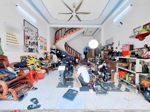 dt: ngang 5mx11 - nhà đúc 2 tầng, cạnh lê trọng tấn - chỉ 5ty xíu