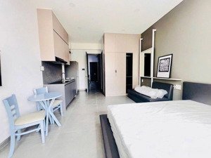 cho thuê căn hộ dịch vụ đầy đủ nội thất cao cấp, view ban công, có thang máy