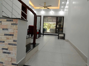 cho thuê nhà nguyên căn ngõ 66 phố ngọc lâm 4x4 tầng giá 15.5 triệu