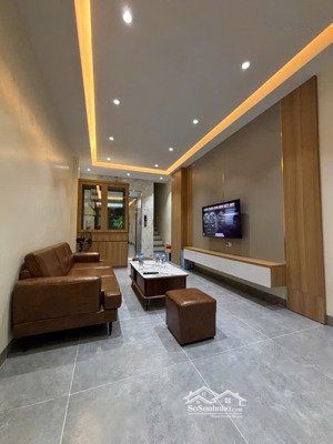 cực phẩm 5 tầng thang máy -full nội thất -ô tô 7 chỗ đỗ cửa ,ngõ thông làng lụa vạn phúc -nhà mới