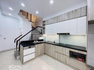 bán nhà ngõ 163/9 nhà số 8 hoàng văn thái dt: 32m x 5 tầng ô tô đỗ cửa