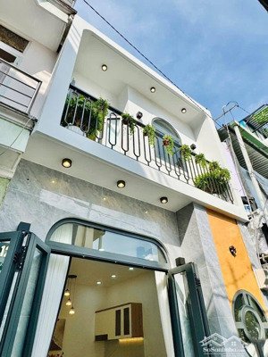 chỉ 3,9tỷ sang tên nhà 2 tầng tại lê văn sỹ, p12, quan3 với 48,8m2 (4m x12,2) sổ sẵn, đường rộng 6m