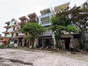 tài chính 17.5 tỷ lấy căn 4 tầng phân lô này tại trung tâm sài đồng là hợp lý nhất này các bác.