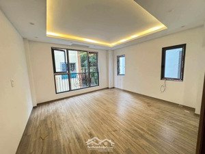 nhà sẵn thơm nguyên mùi sơn .chỉ việc dọn về ở.nhà xây kiên cố đẹp chắc chắn.