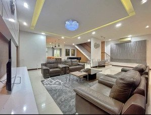 cho thuê biệt thự đơn lập góc vinhomes riverside , diện tích 380m2 full đồ giá chỉ 70tr/tháng