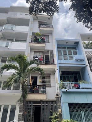 mặt tiền kinh doanh đỉnh - nở hậu phong thủy - ngay cao thắng q10 - đường trước nhà 10m - giá tốt