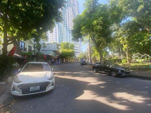 bán nhà ngọc thụy, long biên,3 tầng, 4 ngủ, có sân để xe máy, vài bước ra vườn hoa, tòa mipec,