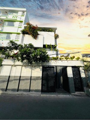 biệt thự 4 tầng, có hầm, ngang 9x20, nhỉnh 14 tỷ, đường nhựa 8m, quận bình tân