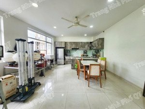 nhà 5 tầng mặt tiền kinh doanh đường số tân quy,quận 7,dt 5x15m gần lotte.chỉ 14 tỷ hơn