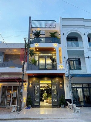 cần bán gấp nhà thành thái-p14-quận 10 giá 2tỷ950 dt 79,8m2 gần siêu thị go miền đông cho thuê 22tr