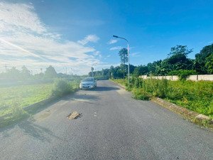 nhỉnh 1,tỷ lô đất:63m fun thổ cư ngay công nghệ cao hoà lạc -đường rộng ôtô tránh giá quá mềm