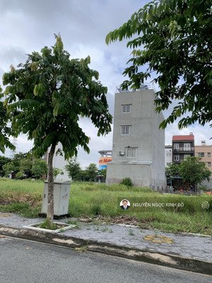bán đất the seasons giá rẻ 4.4 tỷ. dt 5x21m. sổ sẵn. ngay lotte mart lái thiêu