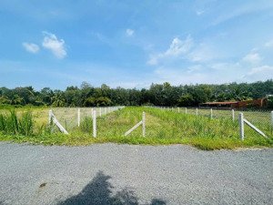 bán lô đất nền diện tích 5m dài 40.giá bán một tỷ bảy