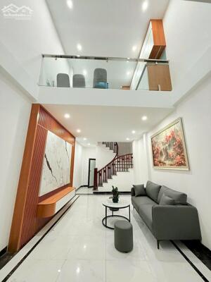 Bán nhà Giang Biên 33m2 ngõ ô tô tránh đủ tiện ích ô tô đỗ cổng 6.2 tỷ