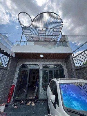 nhà 1 lầu dep mặt tiền đường nguyễn bá học phường tân mai 5.5*25m sổ riêng thổ cư 6.8tỷ