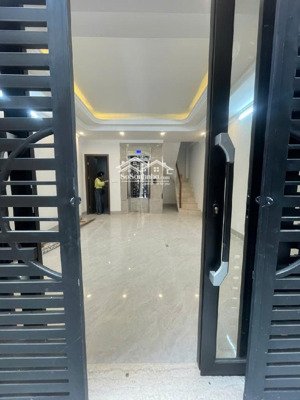 - bán nhà đường xuân đỉnh, ô tô đỗ cửa, sát phố, nội thất xịn sò, 33m2, 10.3 tỷ.