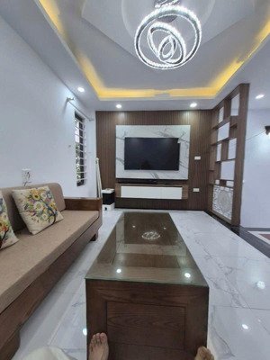 - bán nhà thuỵ khuê, 10m ô tô, sát phố, 45m2, 10.5 tỷ.