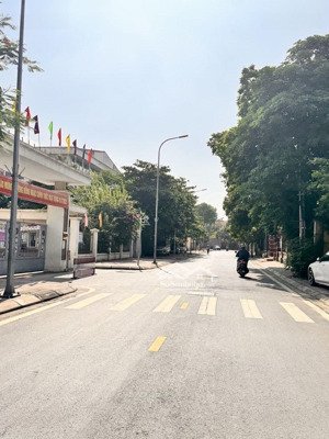 bán đất phố thụy phương 160m, mặt tiền 13m, 3 mặt thoáng, vf3 đỗ cửa, 20m ô tô tránh. 