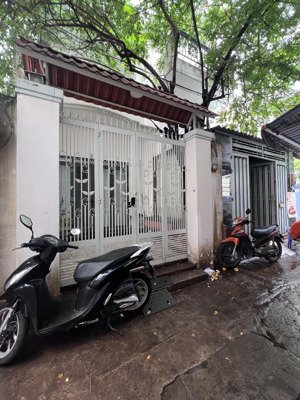 bán nhà huỳnh văn bánh 80m2 có sân trước hẻm vf3 cách 30m ra mặt tiền 4 tầng kiên cố