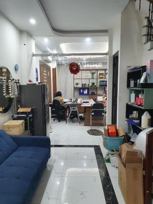 gấp bán nhà mặt phố giá cắt cổ còn 12 tỷ sở hữu ngay 63m 5 tầng mặt tiền thần tài 3.9m long biên