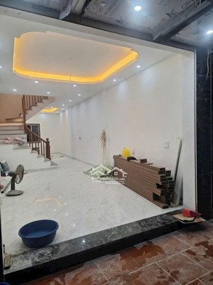 chỉ 3.8 tỷ, nhà 3 tầng 48m, 3 pn gần kcn bắc thăng long