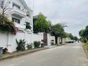 chính chủ gửi bán biệt thự 180m2, gần đại học bách khoa cs2, dự án sun group tiên du lh 