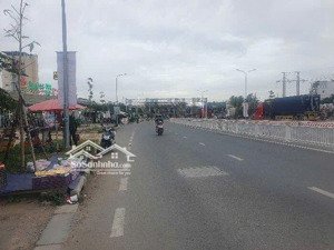 bán chdv, nguyễn văn linh, q7, dt 185m2, ngang 5.5m, thang máy, dòng tiền 120tr/tháng.
