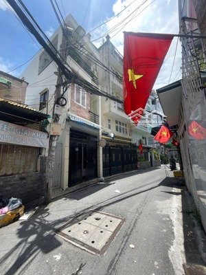 bán nhà đẹp 3 tầng hxh đường hoàng hoa thám q phú nhuận 45m2, gia chủ tặng lại nội thất nhỉnh 7 tỉ