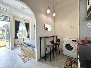 cho thuê căn hộ 1pn bancol tách bếp mới 100%| gần bờ kè trường sa q3, máy giặt riêng, cho nuôi pet