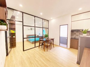 chính chủ cho thuê phòng 1 ngủ 1 khách 35m2 có ban công, full đồ, nhà để xe rộng tại đường cầu giấy