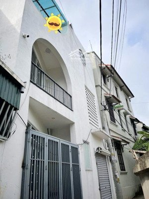 chính chủ bán gấp nhà ô tô đỗ cửa 3 tầng vạn phúc 72, 3pn, 3vs. gia chỉ 4.75 tỷ.