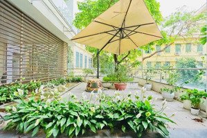 cho thuê biệt thự phố tô ngọc vân,sát hồ tây kinh doanh hoặc ở . lh 