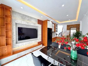 7 tỷ - xây mới đẹp - 6 tầng thang máy hiện đại - thành công - nguyễn chí thanh - full nội thất