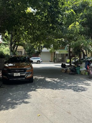 bán nhà mặt phố ngô thì nhậm hà đông 55m, mặt tiền 5,5m, đường 8m, trung tâm sầm uất, tiện ích