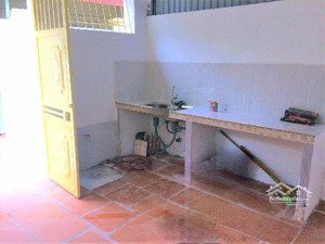 với hơn 4 tỷ có ngay căn nhà cấp 4, dt 50m, mặt tiền 4m, ngõ ô tô bé vào ra