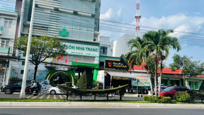 nhà đẹp mới xây mặt tiền đường 23/10 sát bệnh viện mắt sài gòn, cầu dứa chỉ 10.5 tỷ/ lh 