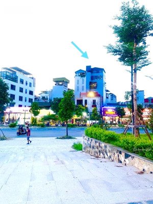 biệt thự ngọc thuỵ 7 tầng thang máy mặt tiền khủng dt 168m, 7 tầng, giá 34,5 tỷ garra ô tô full nt