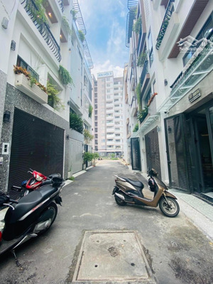 cần bán gấp nhà chế lan viên, tây thạnh, q. tân phú giá 2tỷ700tr 57m2 dễ đi lại có sân thượng